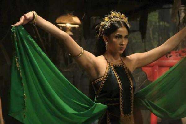 Biodata dan Agama Aghniny Haque, Pemeran Ayu di Film KKN di Desa Penari