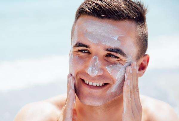 Nggak Meninggalkan White Cast, Chemical Sunscreen Ini Nyaman Dipakai Saat Musim Panas!