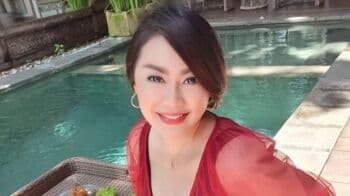 Seksinya Pose Tessa Kaunang Pakai Dress Merah, Netizen: Saingan Wulan Guritno, Hot Mom!