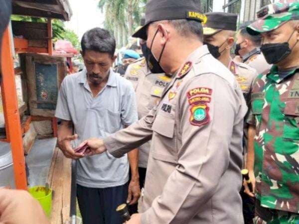 Video Kapolda Metro Borong Segerobak Bakso dan Ketoprak, Dibagi ke Buruh: Bilangin Gratis