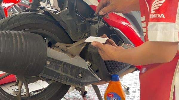 Setelah Dipakai Mudik, Perlukah Sepeda Motor Ganti Oli?