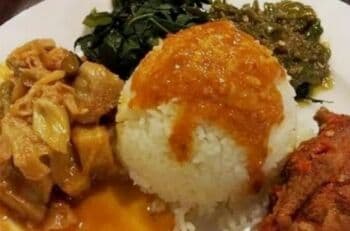 Tips Makan Nasi Padang Tanpa Takut Kena Kolesterol
