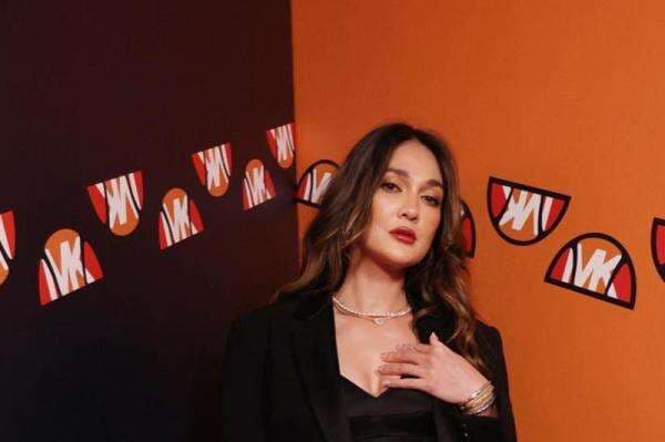 Intip 4 Gaya Luna Maya saat Liburan Keluar Negeri, Pesonanya Gak Pudar!