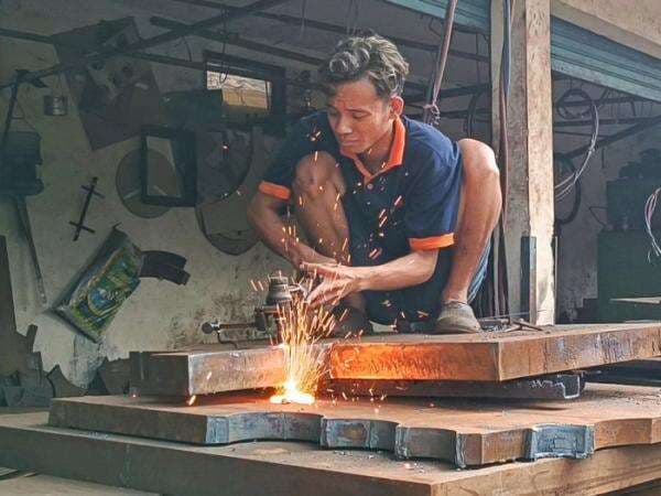 Melihat Pasarnya Para ‘Sultan’ Malang, Bisa Borong Besi Hingga Baja Tebal Melihat Pasarnya Para ‘Sultan’ Malang, Bisa Borong Besi Hingga Baja Tebal