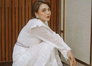 Wika Salim Nyanyi Sambil Pamer Body Goals, Netizen: Pemersatu Bangsa Wika Salim Nyanyi Sambil Pamer Body Goals, Netizen: Pemersatu Bangsa