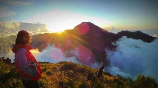 5 Rekomendasi Outfit Naik Gunung