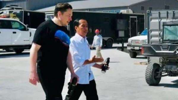 Viral Netizen Malaysia Salut Jokowi Pakai Sneakers Lokal saat Bertemu Elon Musk