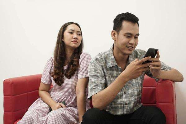3 Cara Agar Tenang Usai Tahu Pasangan Selingkuh