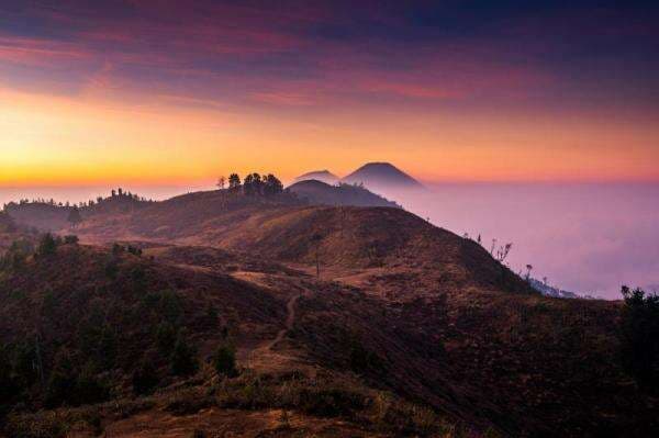 6 Rekomendasi Gunung di Jawa Barat dan Tips Mendaki untuk Pemula