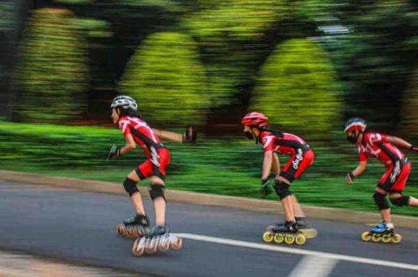 5 Cara Bermain Sepatu Roda untuk Pemula, Teknik, dan Gerakannya 5 Cara Bermain Sepatu Roda untuk Pemula, Teknik, dan Gerakannya