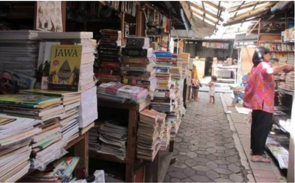 Ini Lho Surganya Pusat Buku Bekas di Kota Solo, Harganya Murah!