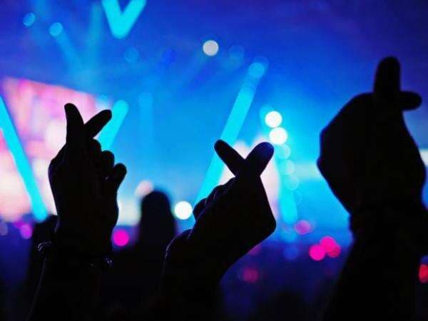 Seolah Satu Fandom K-Pop, Ini Bedanya Fans Grup, Solo Stan, dan Mantis