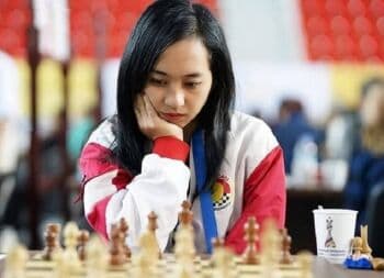 SEA Games 2021: Chelsie Monica dan Ummi Fisabilillah Beri Indonesia Medali Emas Ke-53 dari Catur Beregu Putri