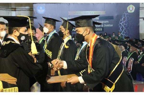 Keren, 160 Mahasiswa UPN Veteran Yogya Lulus Cumlaude
