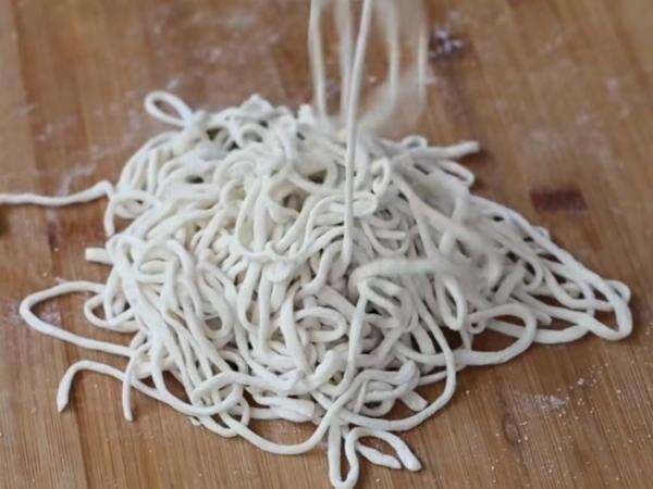 Resep Mie Kenyal ala Chef Devina Hermawan, Enggak Perlu Pakai Telur dan Mesin