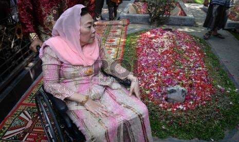 Takut Kualat, Mantan Ajuan Bawa Batu Nisan Gus Dur ke Atas Pesawat