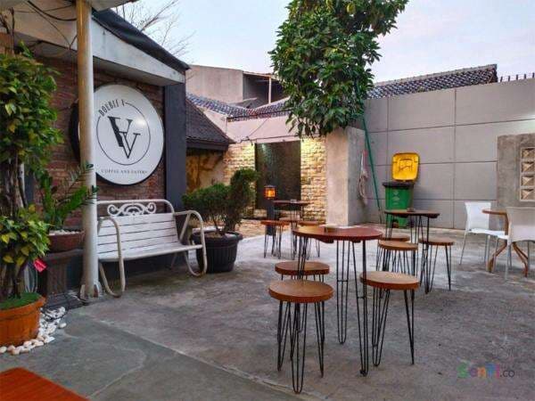 Double V Coffee, Kedai Kopi dengan Outdoor Luas di Jakarta Timur Double V Coffee, Kedai Kopi dengan Outdoor Luas di Jakarta Timur