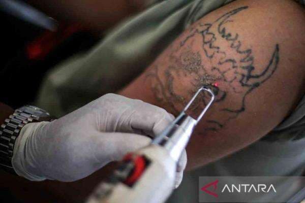 Viral! Bule Cantik Punya Tato Ganesha, Picu Kontroversi di Bali