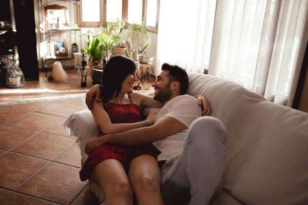 Jangan Ranjang Melulu, 3 Gaya Bermain Cinta di Kursi, Wanita Puas Jangan Ranjang Melulu, 3 Gaya Bermain Cinta di Kursi, Wanita Puas