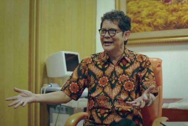 Apa yang Terjadi Bila Kita Bermesraan di Tempat Umum?  Saksikan Vision+ Originals Katanya Episode 10