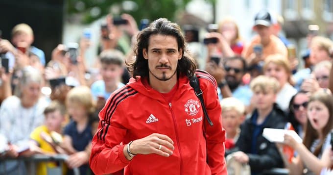 Man United Kalah dari Crystal Palace, Edinson Cavani Acungkan Jari Tengah ke Arah Fans