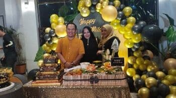 Bahagianya Faank Wali Dapat Kejutan Ulang Tahun dari Istri dan Teman Lama