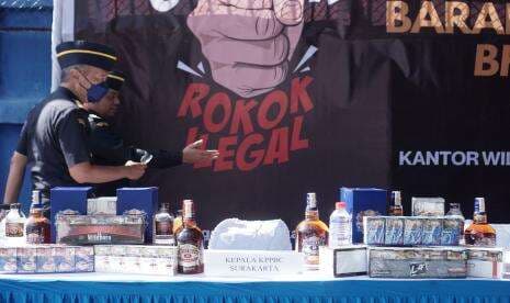 In Picture: Bea Cukai Surakarta Tindak Rokok dan Minuman Tanpa Cukai