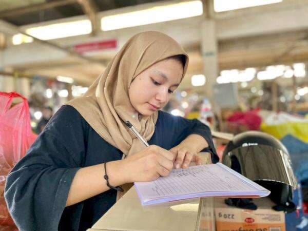 Cantiknya Halimah, Gadis Penjual Sayur yang Populer di Kaltim Wajahnya Mirip Artis