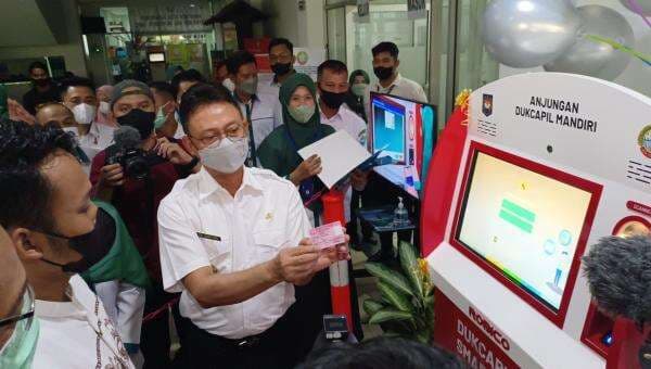 Mesin ADM Beroperasi, Warga Bisa Cetak Dokumen Sendiri
