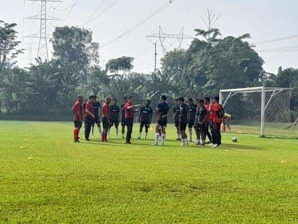 Kondisi Fisik Pemain Persija Buruk, Thomas Doll Minta Skuad Tambah Porsi Latihan Ekstra Kondisi Fisik Pemain Persija Buruk, Thomas Doll Minta Skuad Tambah Porsi Latihan Ekstra