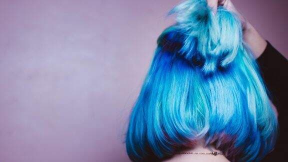 Gonta-ganti Warna Rambut Bisa Picu Gejala Kanker Lho Moms, Gak Percaya? Begini Penjelasannya