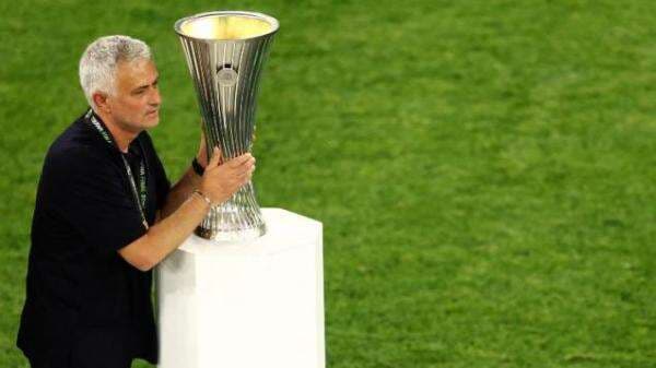 Mourinho Bawa AS Roma Juara UEFA Conference League, Tottenham Kena Rujak Netizen