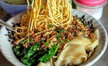 Kalori Mie Ayam Setara dengan Junk Food, Simak Tips Sehatnya!