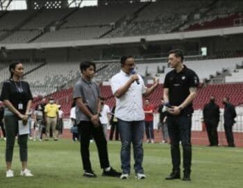 Dampingi Mesut Ozil di GBK, Anies: Dia Cerita Suka Rendang dan Gado Gado