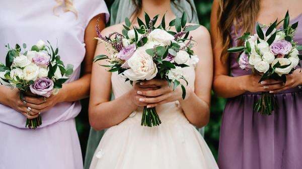 Pertanyaan: Apa yang Sebaiknya Dipakai ke Pesta Pernikahan?