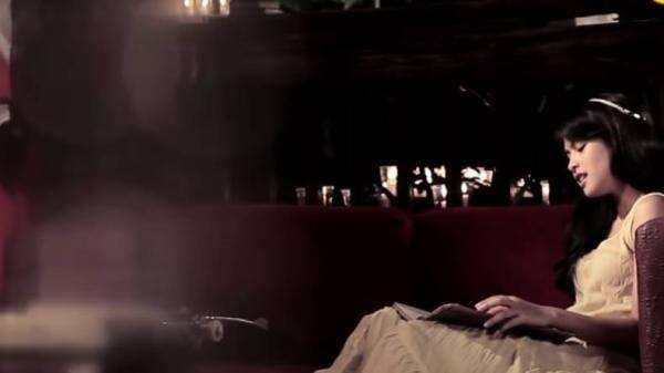 Chord Gitar dan Lirik Lagu Perahu Kertas Maudy Ayunda