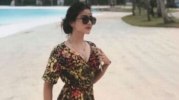 5 Gaya Foto di Pantai ala Ghea Youbi yang Makin Aduhai, Modis dan Seksi!