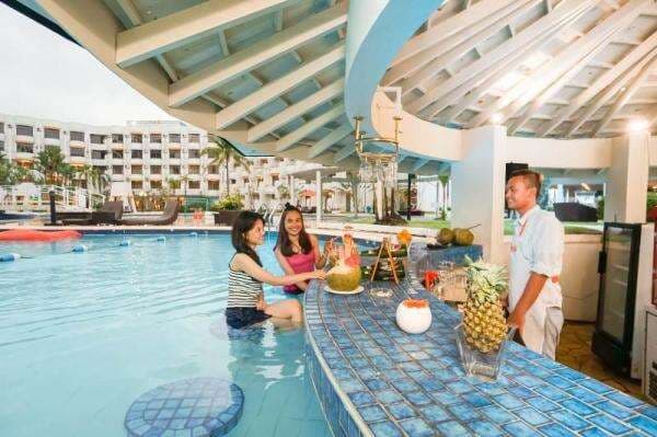 Berenang di Harris Resort Waterfront Tanpa Menginap, Bisa Banget!