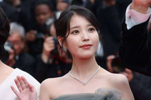 5 Momen IU di Cannes, dari Salah Foto hingga Kalung Rp1 Triliun