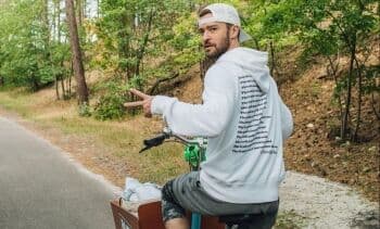 Ayah Kendall Jenner Syok Tak Diundang ke Pernikahan Kourtney Kardashian