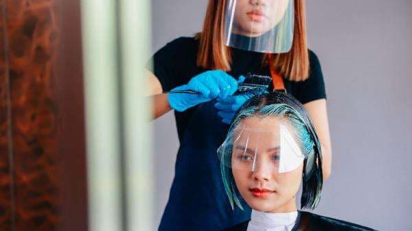 Hukum Cat Rambut dalam Islam yang Sering Diperdebatkan, Haram atau Boleh?