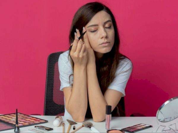 Eyeliner Kering Jangan Dibuang, Ini Cara Mengatasinya Supaya Bisa Dipakai Lagi