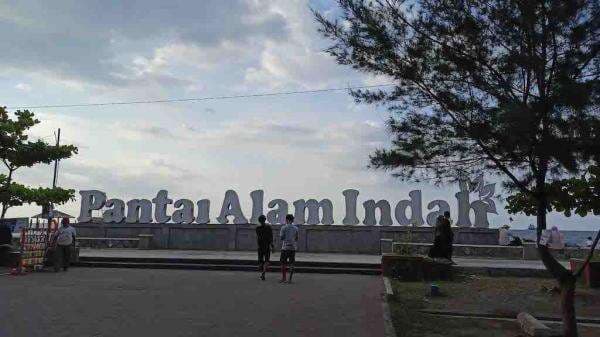Menikmati Pantai Alam Indah Tegal, Nyore Sambil Jajan Kuliner