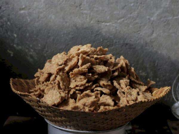 Dibuat dari Leher dan Kepala Ayam, Keripik Seribuan Ini Selalu Diburu Orang Bali