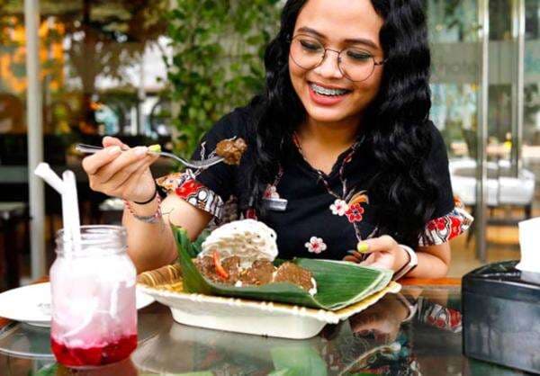 Menghidangkan Rujak Cingur: Petis & Cara Mengolah Cingur Adalah Kunci