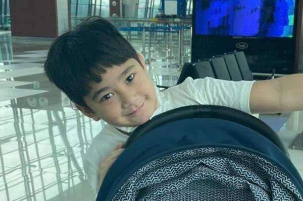 Rafathar Nangis Gak Mau Ikut ke Italia, Netizen: Tukeran Sama Aku Yuk!