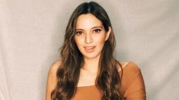 Intip Gaya Nia Ramadhani Main Tenis, Kece Pakai Rok Mini!