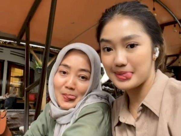 Chandrika Chika Dinyinyiri Usai Buat TikTok Bareng Ibunya: Dua-duanya Suka Melet