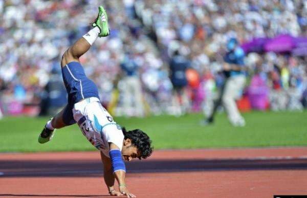 5 Langkah Langkah Melakukan Guling Depan Awalan Berdiri dan Penjelasan