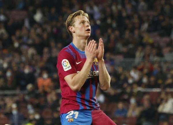 Bikin Ten Haag Gigit Jari, Frenkie de Jong Ingin Bertahan di Barcelona